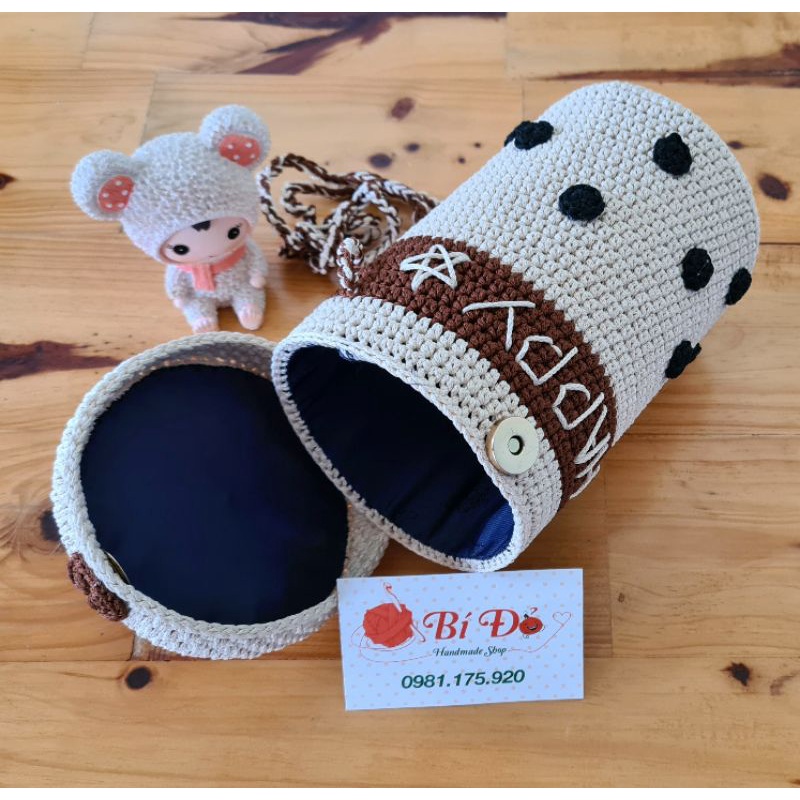 Túi đeo hình Ly Trà Sữa bằng len.