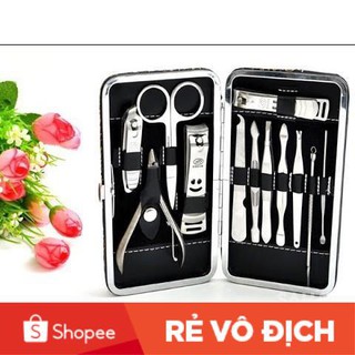 Bộ dụng cụ chăm sóc móng gồm 12 chi tiết.
