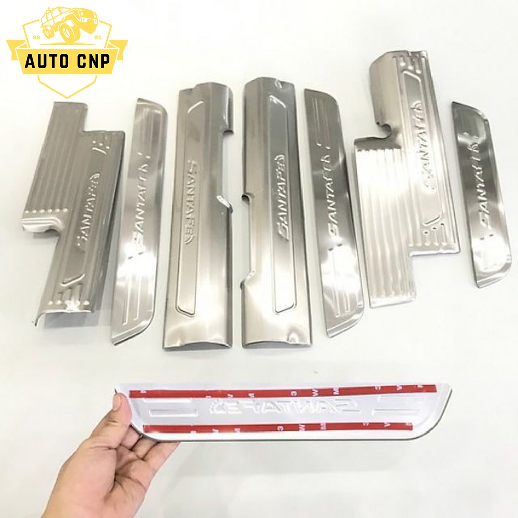 Ốp bậc chân cho xe HYUNDAI SANTAFE chất liệu INOX, chống trơn trượt trầy xước bậc lên xuống xe – AUTO CNP