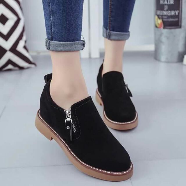 Giày bốt kéo khóa nữ.
