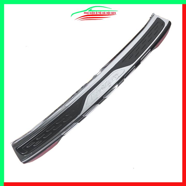 Ốp chống trầy cốp ngoài nhựa đen 3D Fortuner 2017-2022 phản quang dán cốp sau chống xước trang trí xe