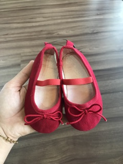 Giày HM màu đỏ