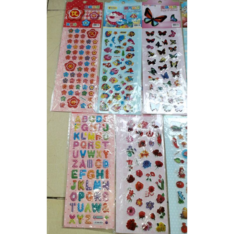 Một tờ hình dán nổi dài có nhiều mẫu khác nhau