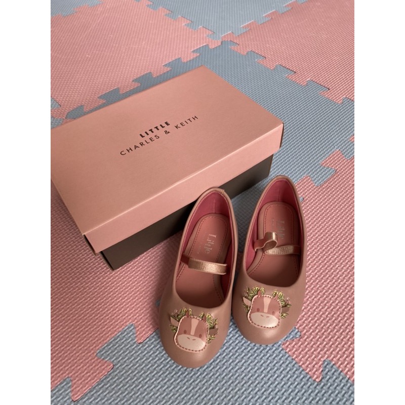 giày búp bê cho bé Charles &amp; Keith - Girls' Cow Motif Ballerinas