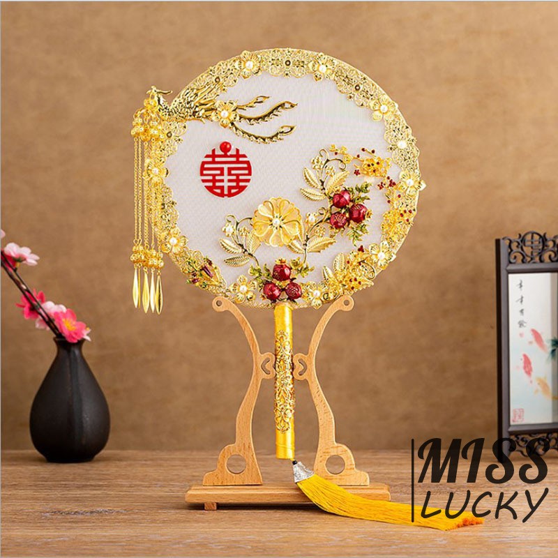 Quạt tròn cầm tay phong cách Trung Hoa thanh lịch sang trọng cho cô dâu