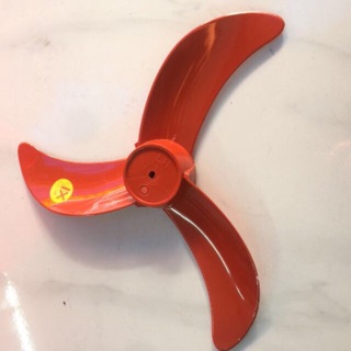 Cánh quạt 3 cánh b4 lưỡi liềm
