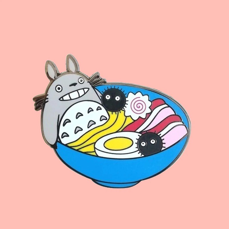 Pin cài áo Totoro tắm trong tô mì Ramen - GC273