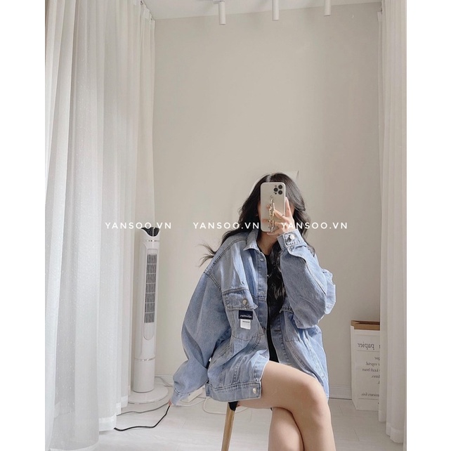 Áo khoác jean from rộng tag logo dưới túi , áo khoác bò xanh demin và màu đen oversize Quảng Châu YANSOO