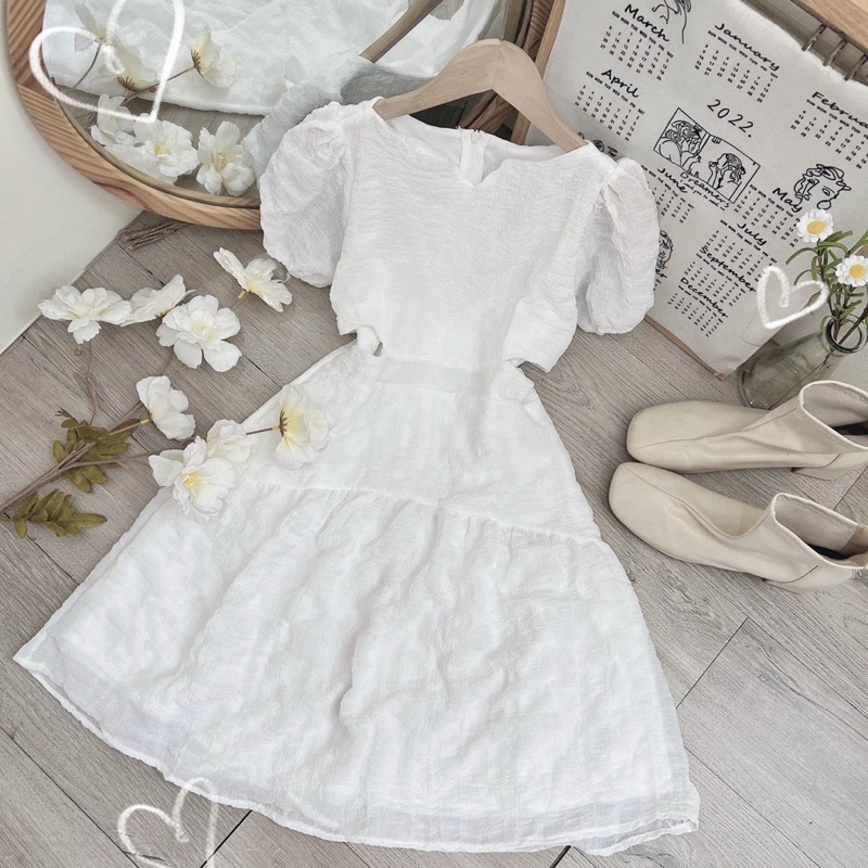 Đầm Ren Bi Tay Bồng Khoét Sau Cực Quyến Rũ