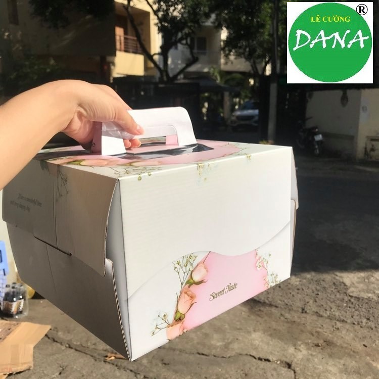 Hộp bánh kem kèm đế