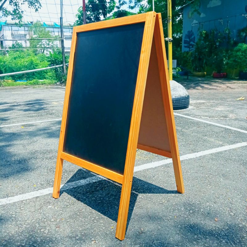 Bảng đen menu khung gỗ tự nhiên 60 x 100 hai mặt