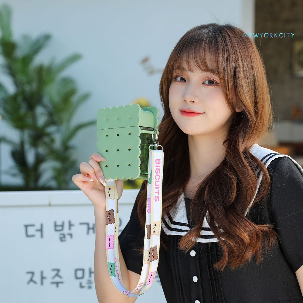 Bình Nước Hình Bánh Quy 380ml Bằng Nhựa Gọn Nhẹ Kèm Ống Hút Tiện Dụng