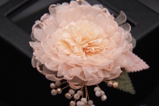 Hoa cẩm chướng cài áo handmade