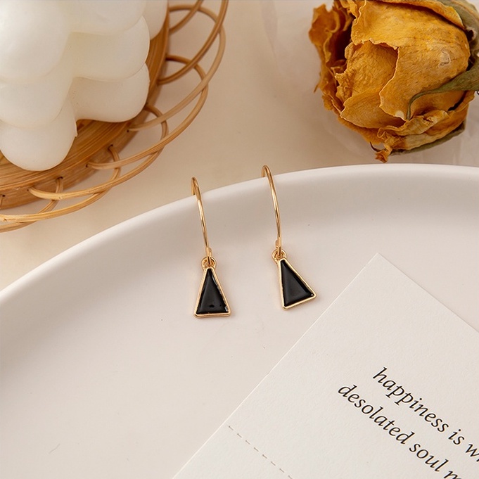 Khuyên Tai Kim Loại Đính Hạt Ngọc Trai Đen Phong Cách Hàn Quốc