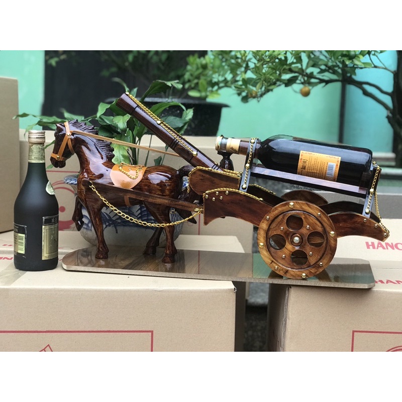 Ngựa kéo chai rượu vang phong thuỷ