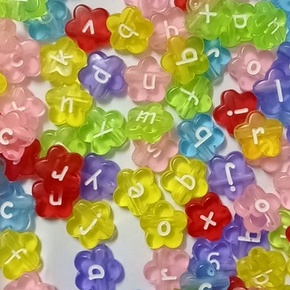 gói 10-50gam hạt nhưa cánh hoa đủ màu in chữ cái trắng