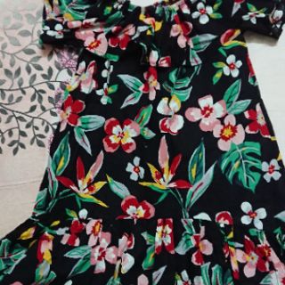 Đầm vải thô trễ vai in hoa