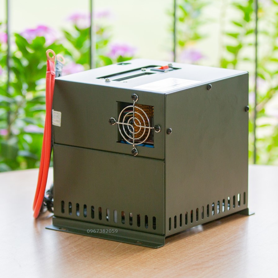 Máy kích điện 12V lên 220V sóng Sine tinh khiết chuẩn hàng NHẬT BẢN 1500VA/850W kiêm sạc bình ắc quy tự ngắt