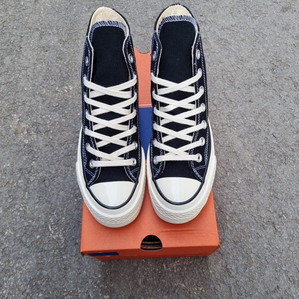 Giày đen trắng cao thấp cho nam nữ