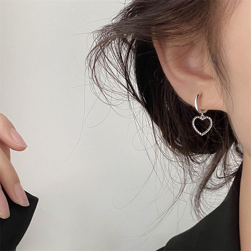 Khuyên Tai Trái Tim Không Đối Xứng Khí Chất Mới