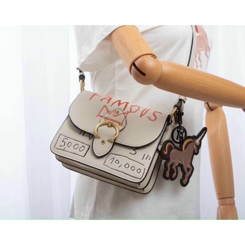 TNS-Túi đeo vai  Beat shoulder bag--Màu trắng phối graffiti siêu trendy