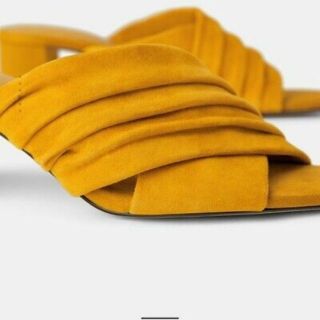 Zara sandal vàng auth size 36 (ảnh thật cuối)