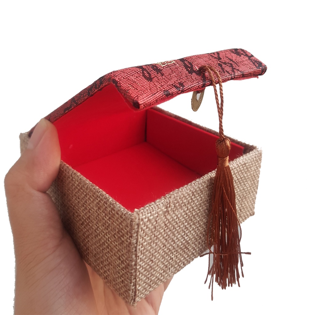 Mặt dây chuyền nữ hồ ly dáng ôm hoa aqua màu xanh dươnghợp mệnh thủy mộc - Tuệ Lâm