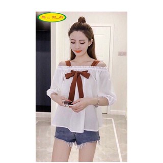 Áo voan bẹt vai phối nơ xinh xắn.