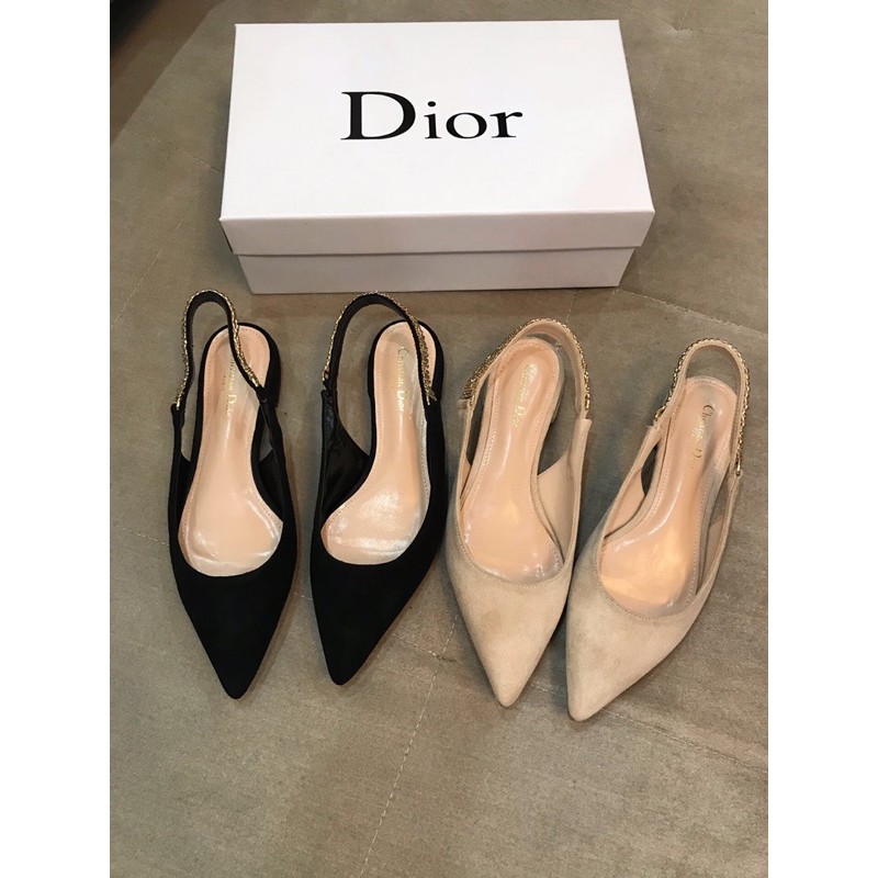 Giày mũi nhọn cao cấp của Dior
