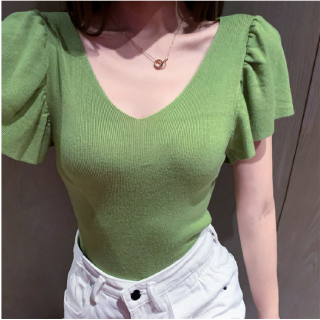 Áo thun gân dáng ôm cổ chữ V quyến rũ