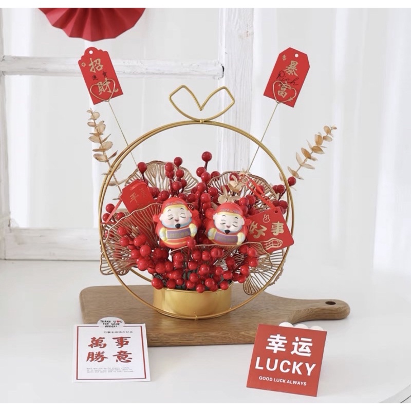 Mèo mai mắn trang trì bình đông đào ngày tết