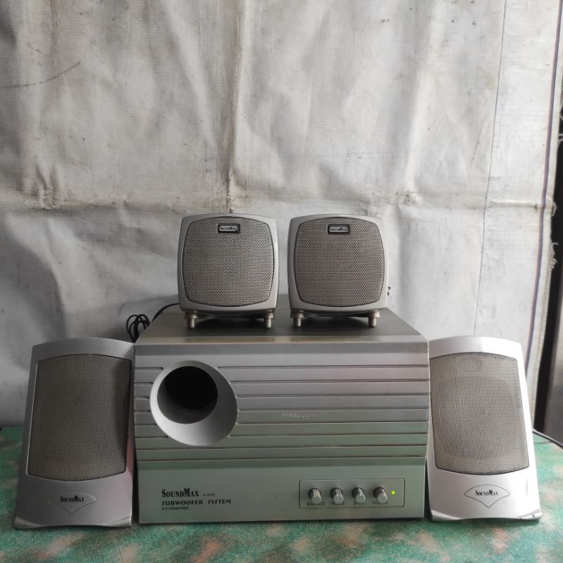 Loa Soundmax A 4000..4.1 màu bạc