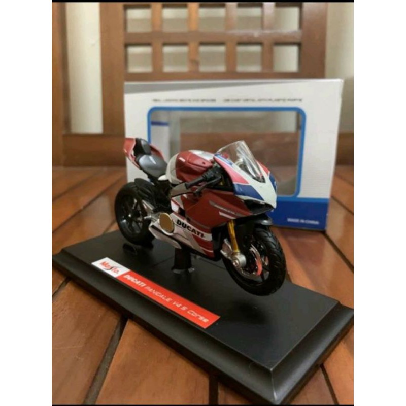 Combo 2 xe mô hình Ducati V4s và Ducati Desmosedici GP 2018