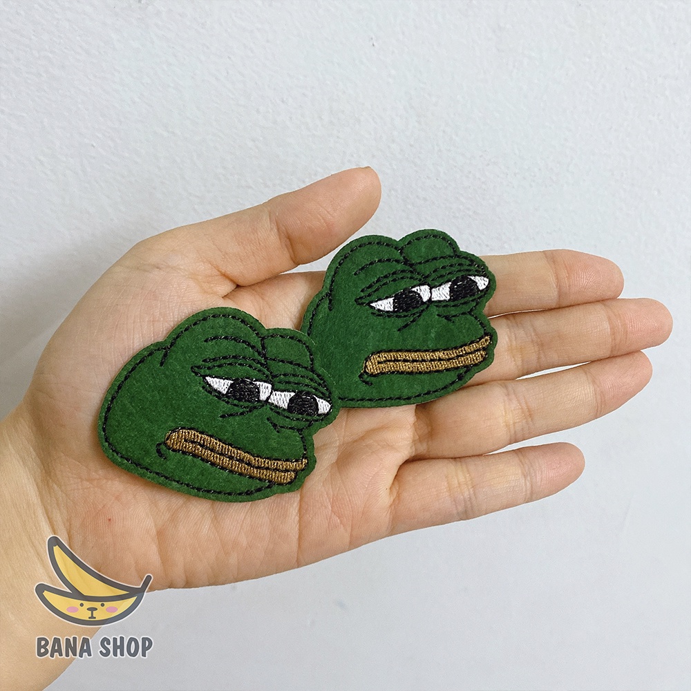 Sticker patch vải ủi thêu ếch xanh Pepe sad frog siêu bựa dành cho vozer