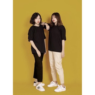 Set áo thun đen & quần kaki basic