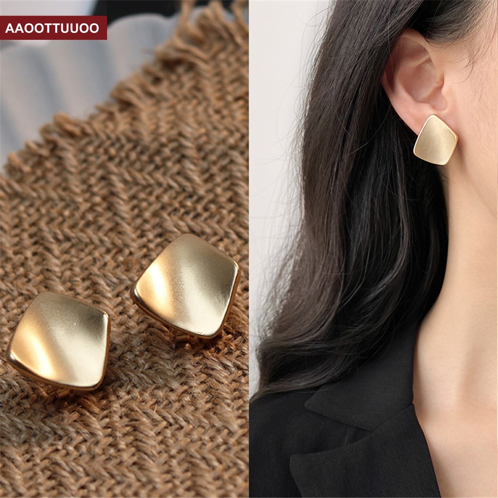 Khuyên tai họa tiết hình học phong cách retro