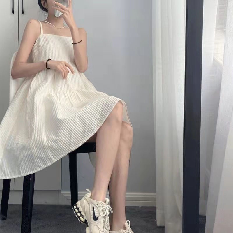 Đầm Trắng Nữ 2 Dây Xòe Dập Ly Kèm Lót Phong Cách Hàn Quốc Váy Maxi Nữ Đũi Nhăn Dáng Ngắn 2022
