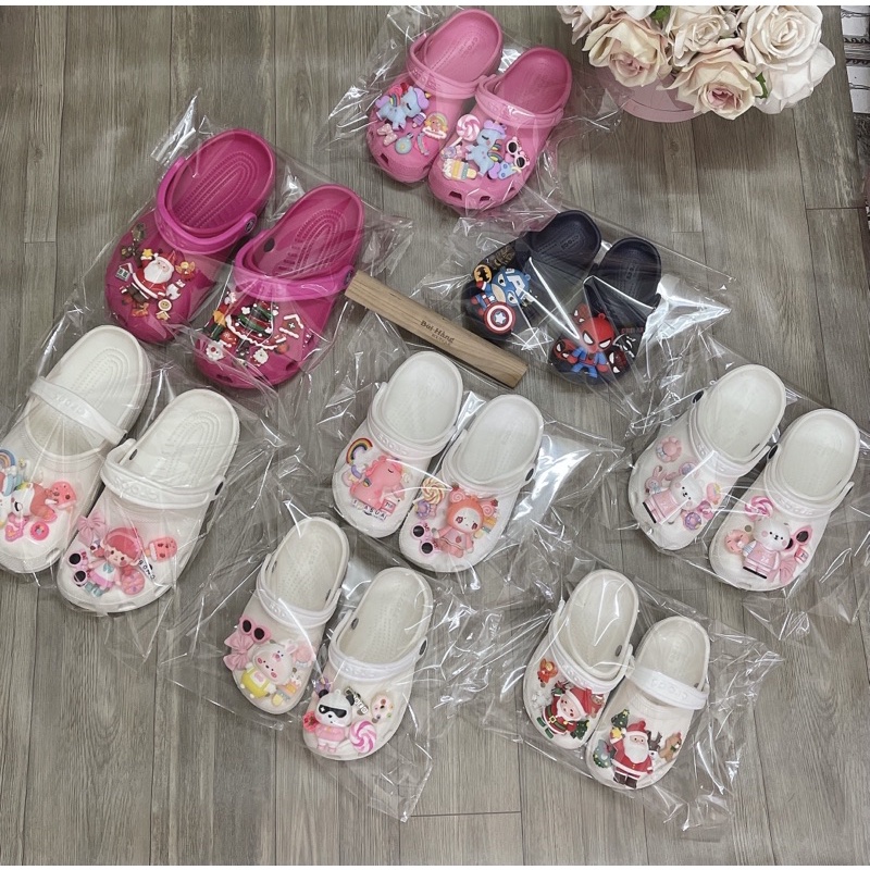 Dép Cờ róc xuất dư xịn full charm tên