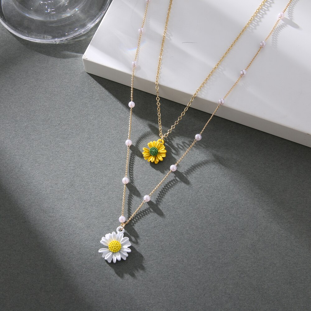 Korean Fashion Layered Pearl Flower Pendant Necklace Female Daisy Pearl Necklace Vintage Jewelry Gift