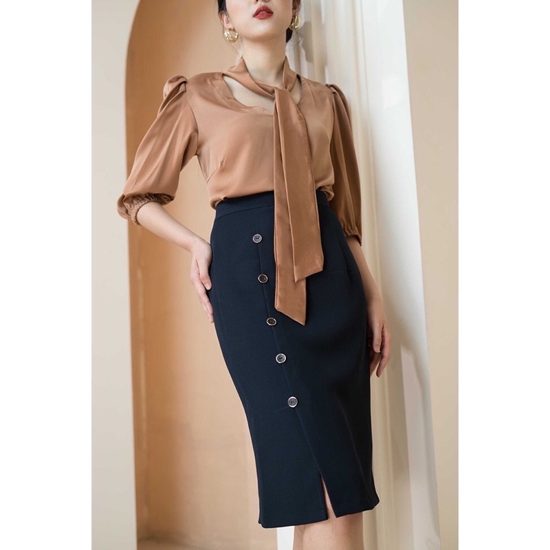 Chân váy bút chì sẻ trước công sở chất co dãn phối 3 khuy | BigBuy360 - bigbuy360.vn