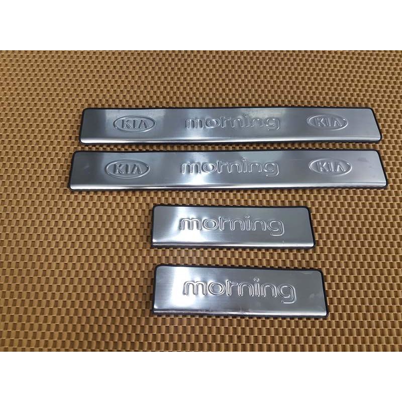 Bộ 4 ốp bậc cửa miếng ngoài Kia Morning 2007-2020