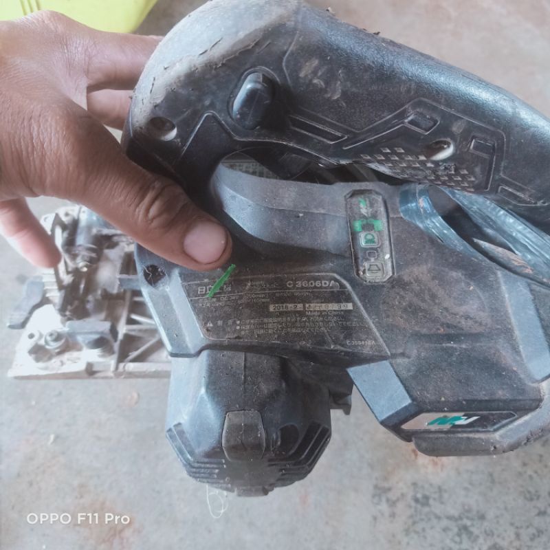 Cưa đĩa  không than hàng bãi nhật máy pin