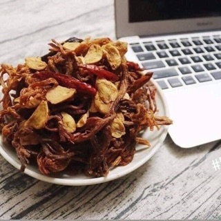 KHÔ HEO CHÁY TỎI