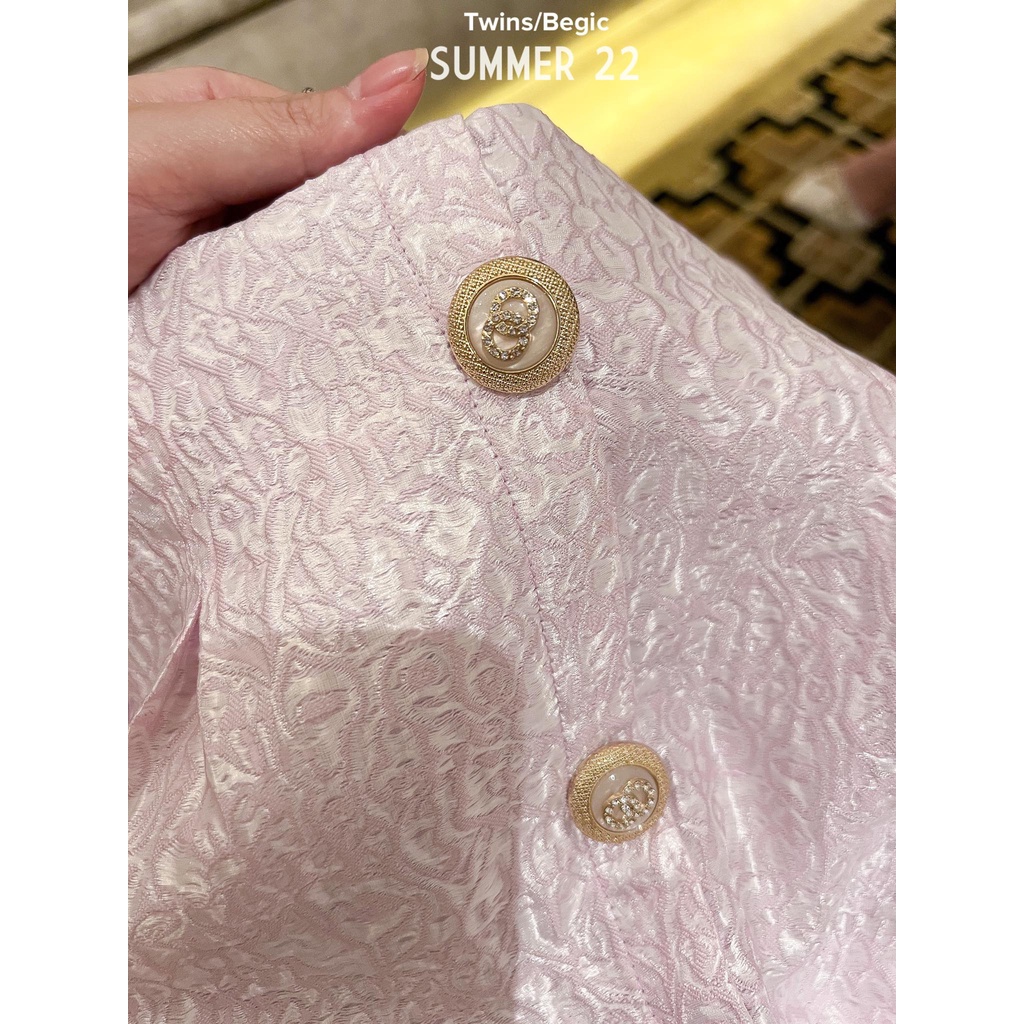 Váy gấm khuy đá (Purple brocade dress)