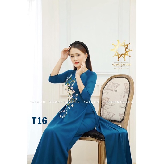 Áo dài màu xanh cổ vịt