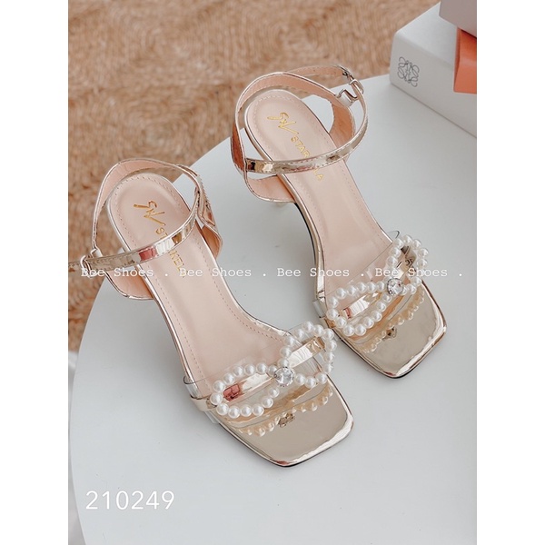 BEESHOES - SANDAL NỮ MŨI VUÔNG NƠ NGỌC GÓT NHỌN - SANDAL NỮ MŨI VUÔNG GÓT NHỌN CAO 7 PHÂN SẴN MÀU BẠC - VÀNG 210249