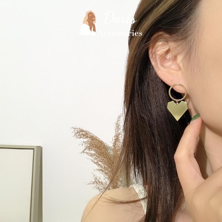 Mua Bông tai nữ cá tính dáng lệch thiết kế dạng xích phối trái tim màu ...