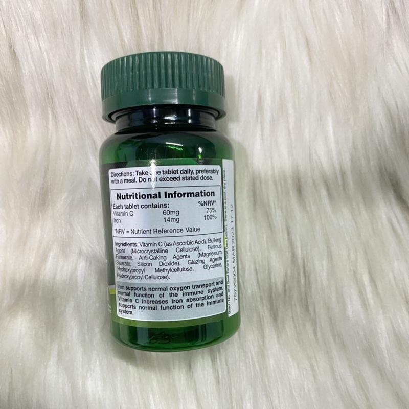 Viên bổ sung sắt và vitamin C Holland &amp; Barrett Iron and Vitamin C lọ 30 viên