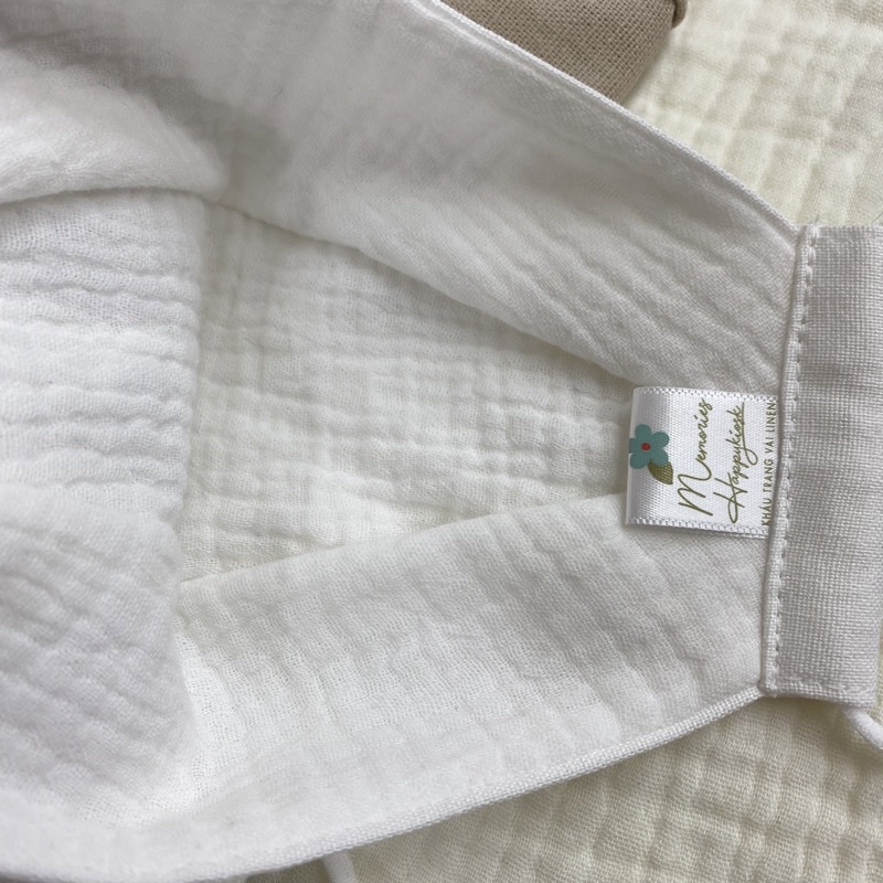 Khẩu trang vải linen lót vải xô muslin mềm thoáng dành cho nam và nữ màu trắng/ đen. Khẩu trang vải linen màu trơn