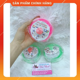 Hộp và bông phấn em bé